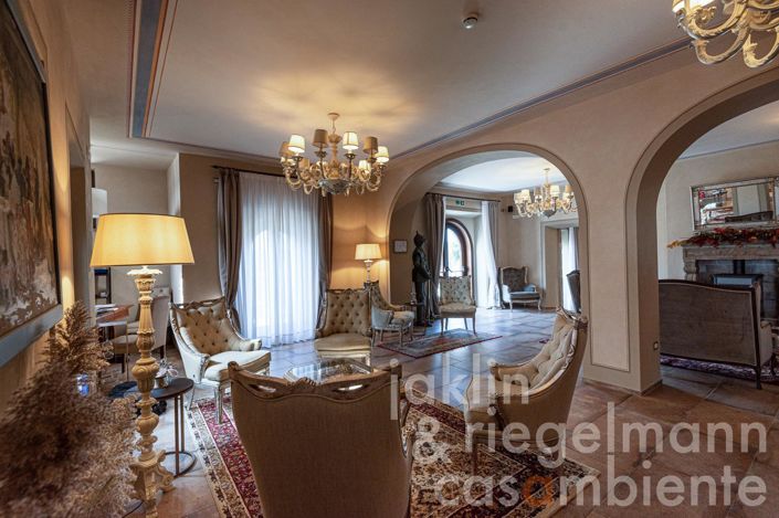 Image No.1-19 Bed Farmhouse for sale