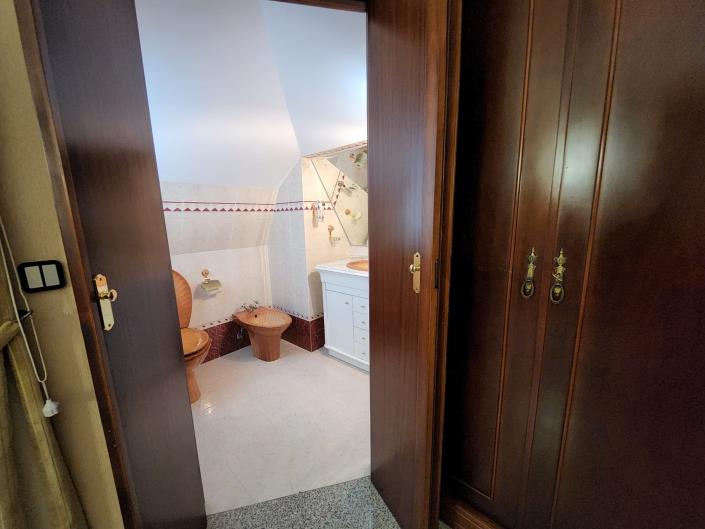 Image No.32-5 Bed Chalet for sale