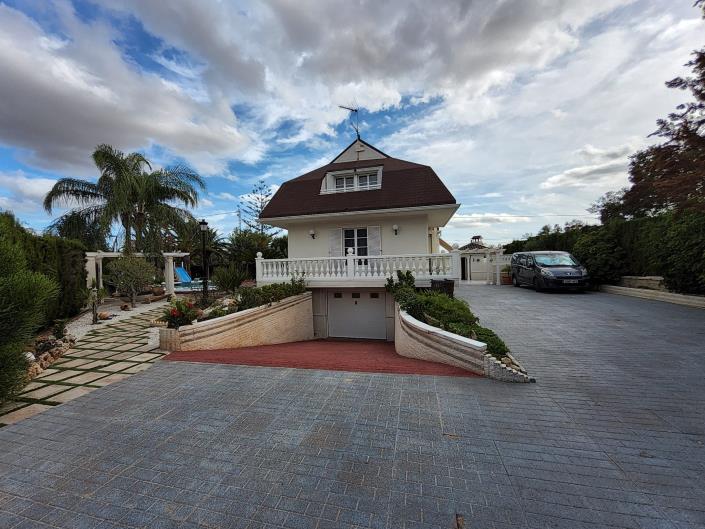 Image No.52-5 Bed Chalet for sale