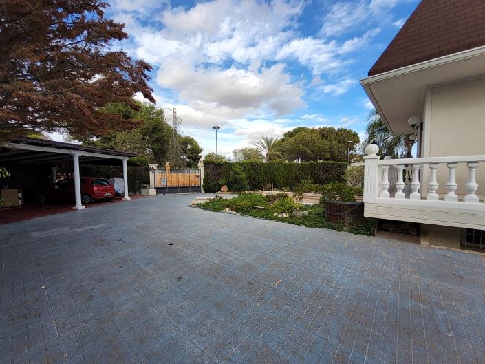 Image No.53-5 Bed Chalet for sale