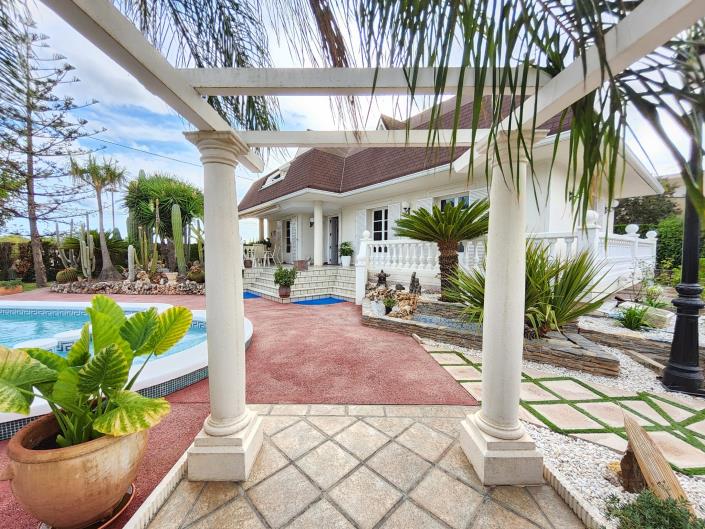 Image No.4-5 Bed Chalet for sale