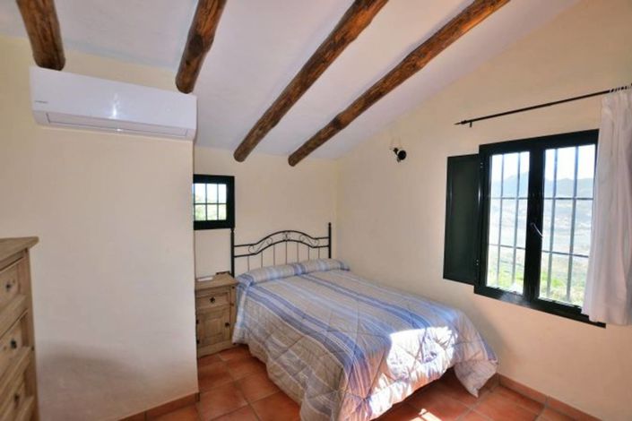 Image No.7-5 Bed Country House for sale
