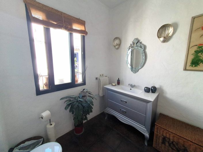 Image No.16-2 Bed Townhouse for sale