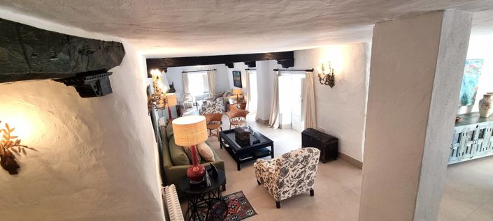 Image No.18-10 Bed Property for sale