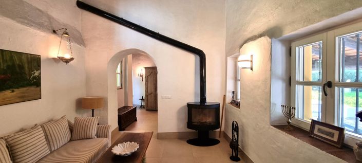 Image No.23-10 Bed Property for sale