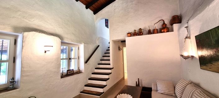 Image No.25-10 Bed Property for sale