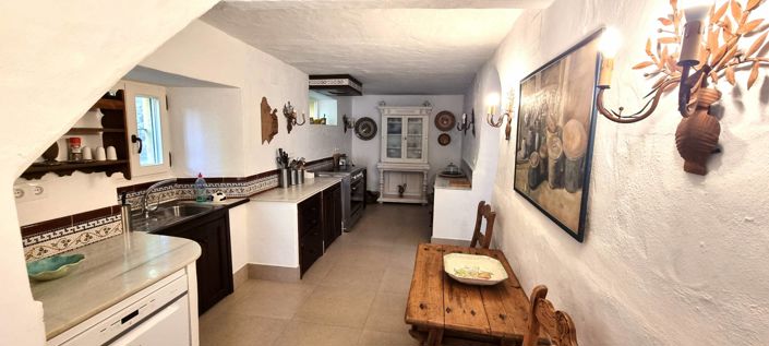 Image No.27-10 Bed Property for sale