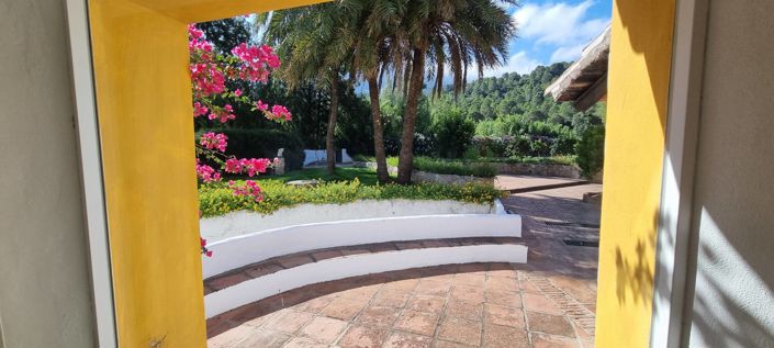 Image No.31-10 Bed Property for sale