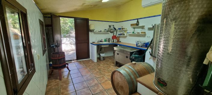 Image No.33-10 Bed Property for sale