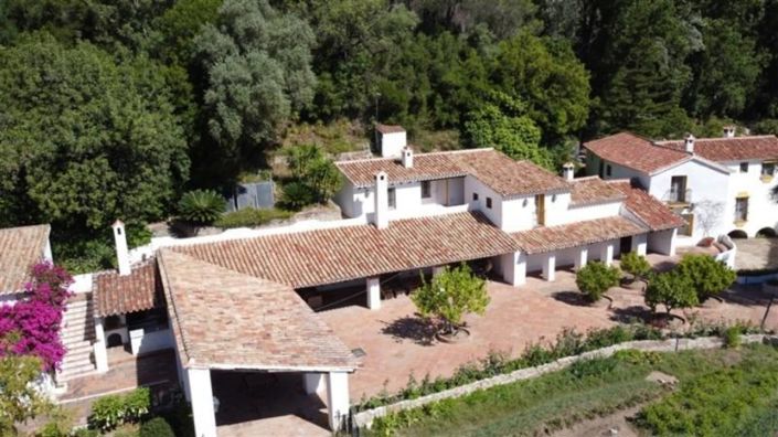 Image No.36-10 Bed Property for sale