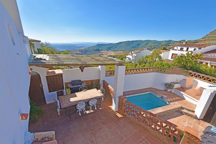 Image No.1-4 Bed Village House for sale