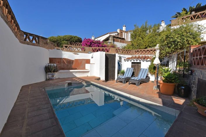 Image No.2-4 Bed Village House for sale