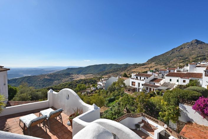 Image No.4-4 Bed Village House for sale