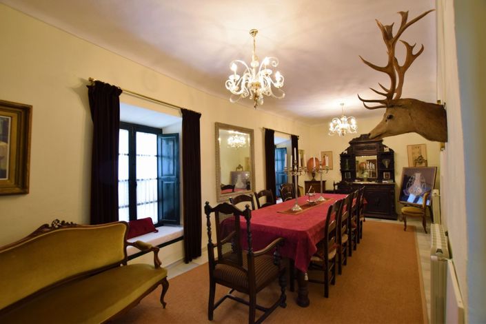 Image No.12-5 Bed Townhouse for sale