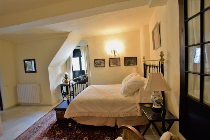 Image No.27-5 Bed Townhouse for sale