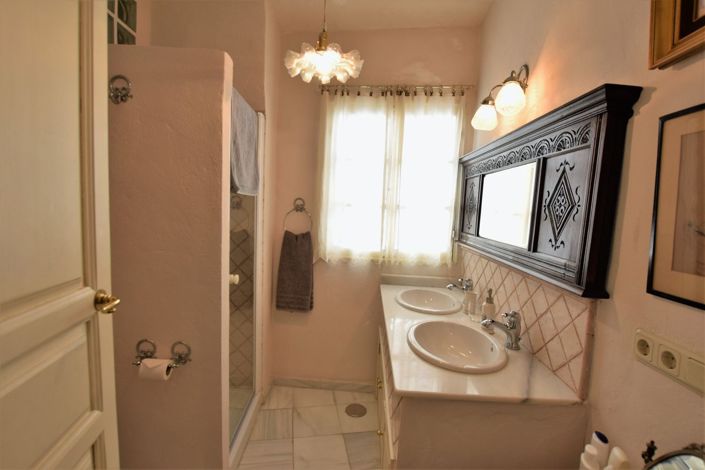 Image No.28-5 Bed Townhouse for sale