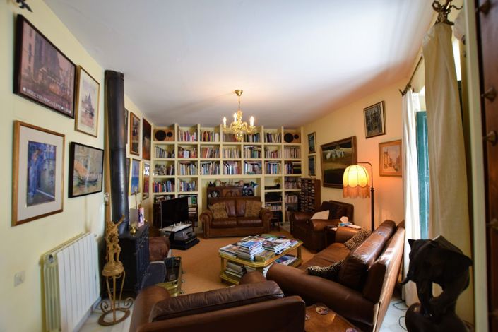 Image No.7-5 Bed Townhouse for sale