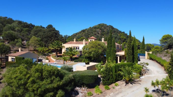 Image No.2-9 Bed Property for sale