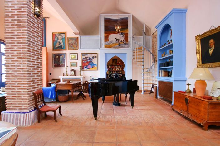 Image No.11-9 Bed Property for sale