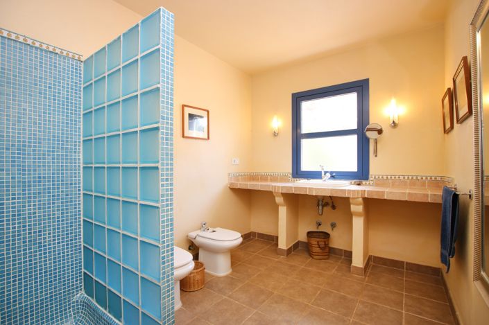 Image No.14-9 Bed Property for sale