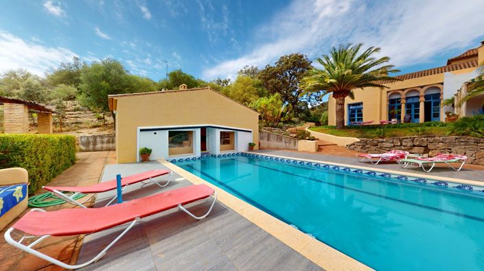 Image No.15-9 Bed Property for sale