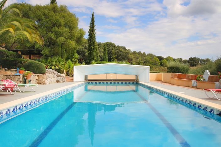 Image No.17-9 Bed Property for sale