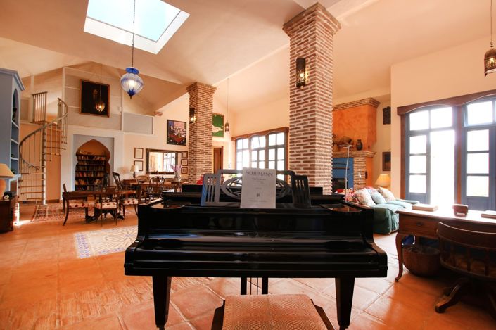 Image No.19-9 Bed Property for sale