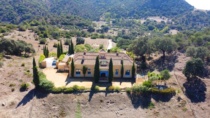 Image No.4-9 Bed Property for sale