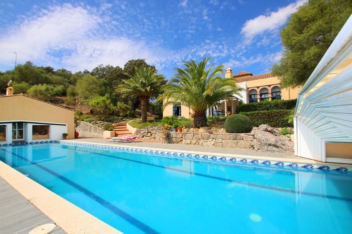 Image No.6-9 Bed Property for sale