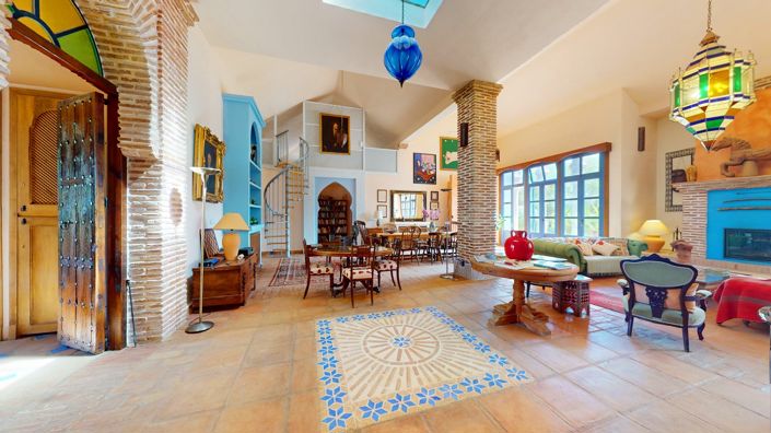 Image No.7-9 Bed Property for sale