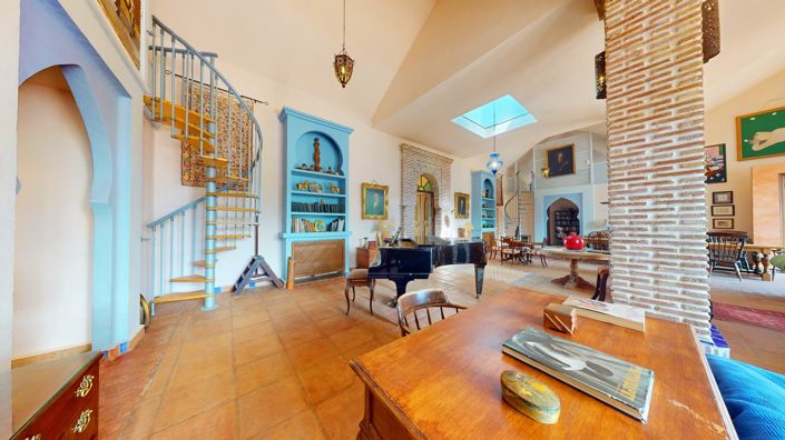 Image No.8-9 Bed Property for sale