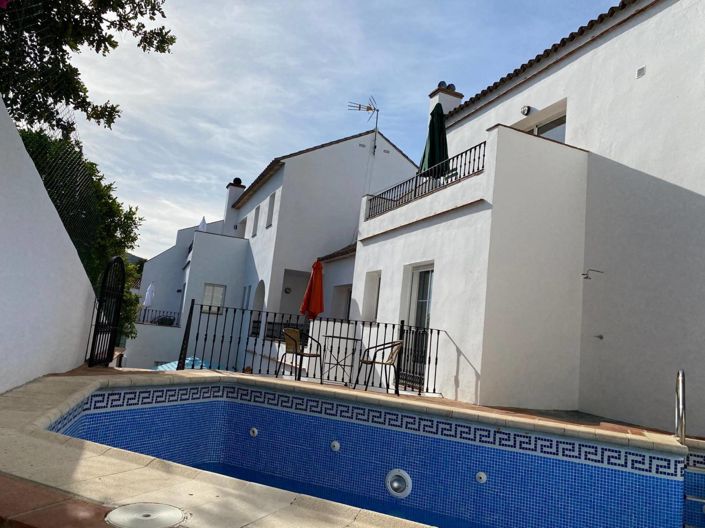 Image No.11-6 Bed Property for sale