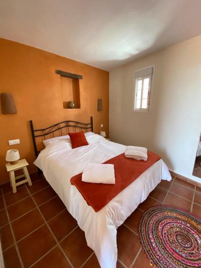 Image No.12-6 Bed Property for sale