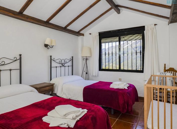 Image No.16-6 Bed Country House for sale