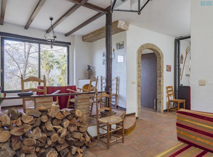 Image No.7-6 Bed Country House for sale