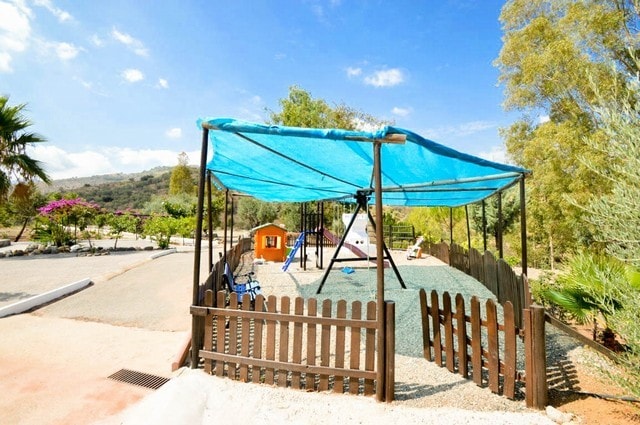 Image No.17-17 Bed Property for sale