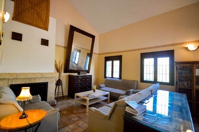 Image No.20-17 Bed Property for sale