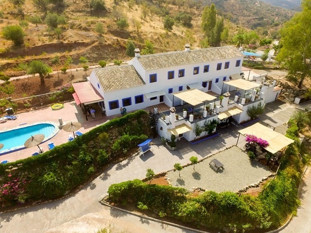 Image No.3-17 Bed Property for sale