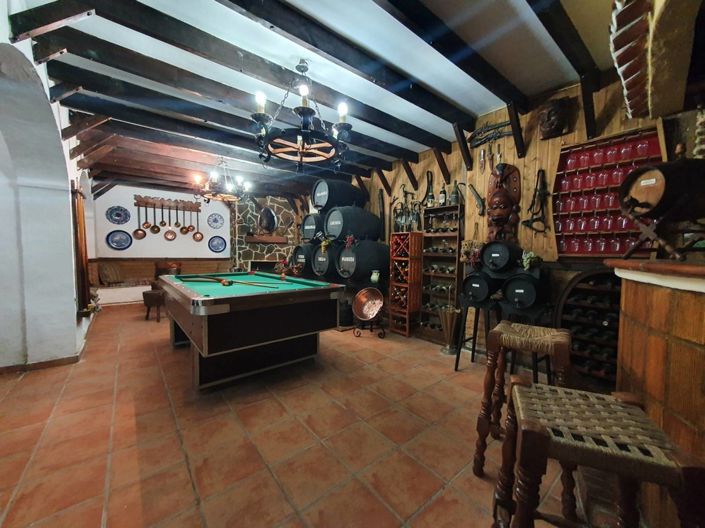 Image No.11-6 Bed Country House for sale