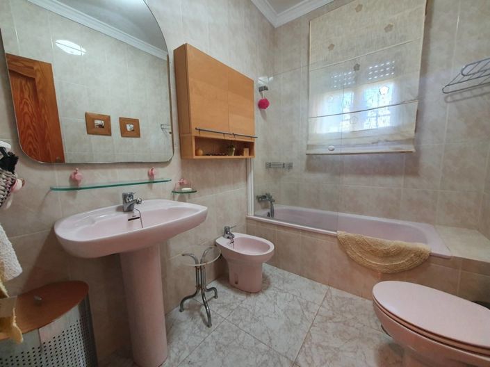 Image No.17-6 Bed Country House for sale