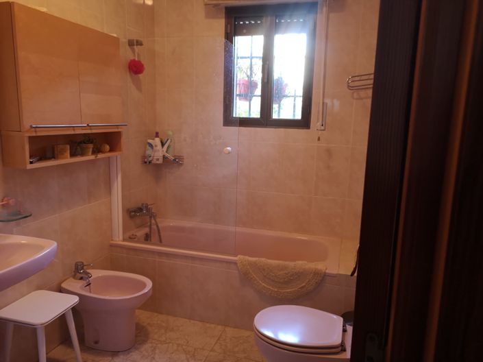 Image No.21-6 Bed Country House for sale