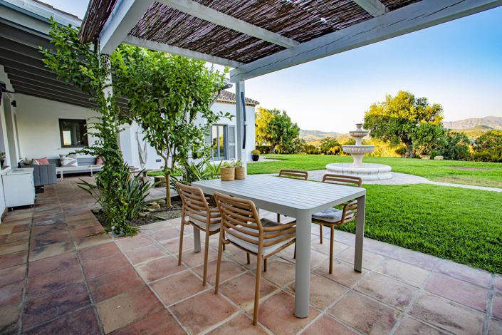 Image No.12-4 Bed Property for sale