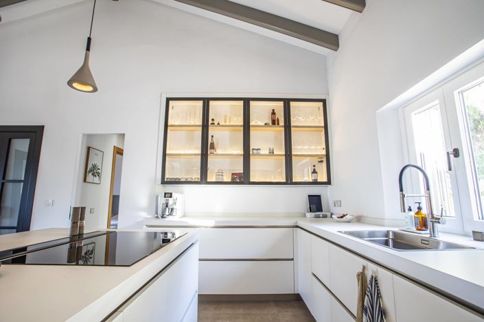 Image No.19-4 Bed Property for sale