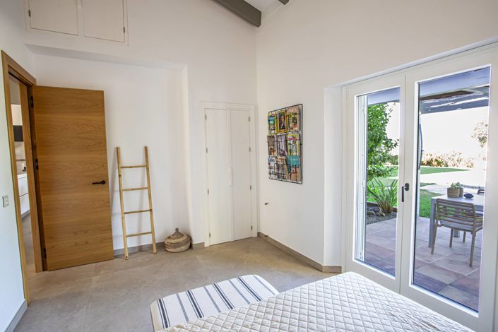 Image No.28-4 Bed Property for sale