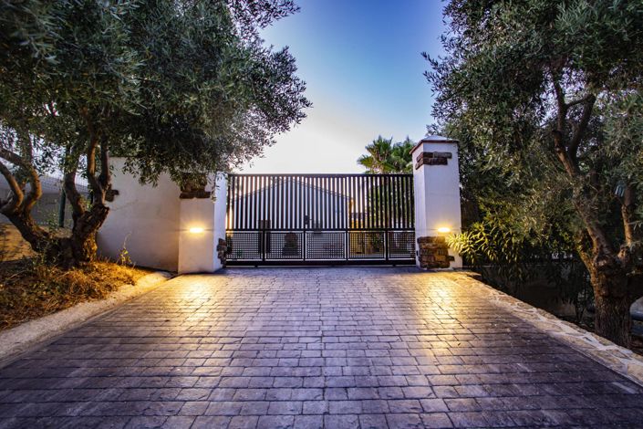 Image No.6-4 Bed Property for sale