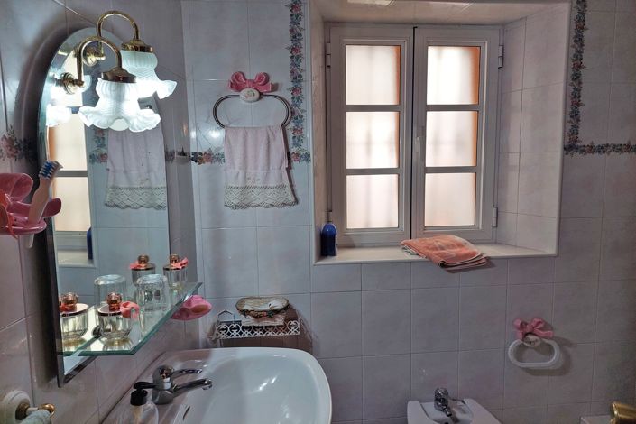 Image No.18-6 Bed Village House for sale