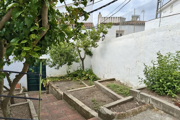 Image No.23-6 Bed Village House for sale