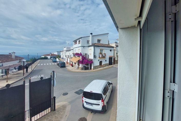 Image No.5-6 Bed Village House for sale