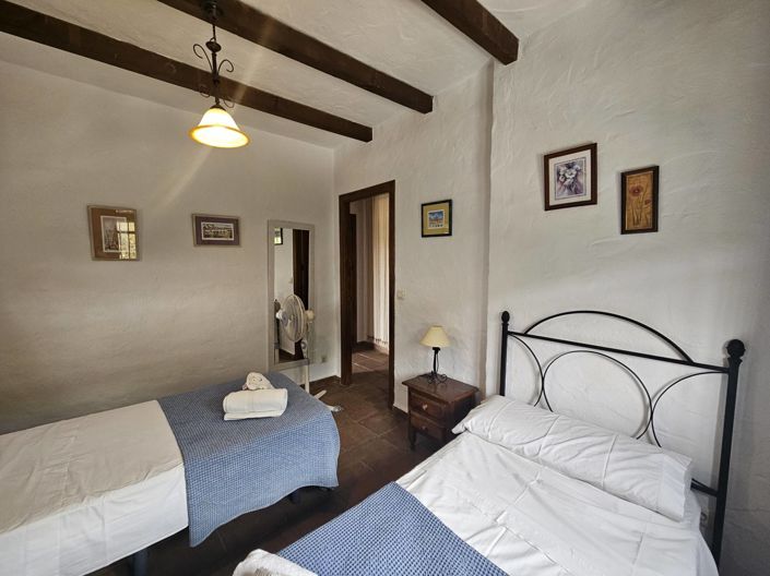 Image No.19-5 Bed Property for sale