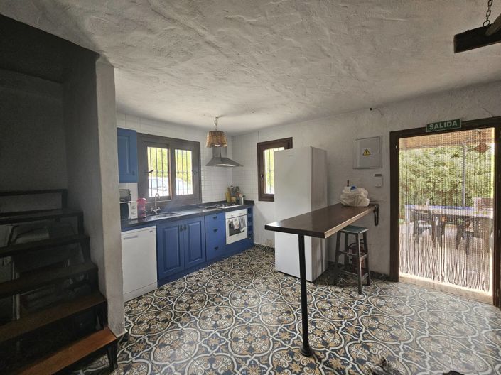 Image No.8-5 Bed Property for sale